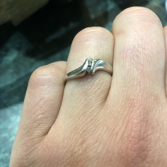 Diamond ring - Picture 2 of 4